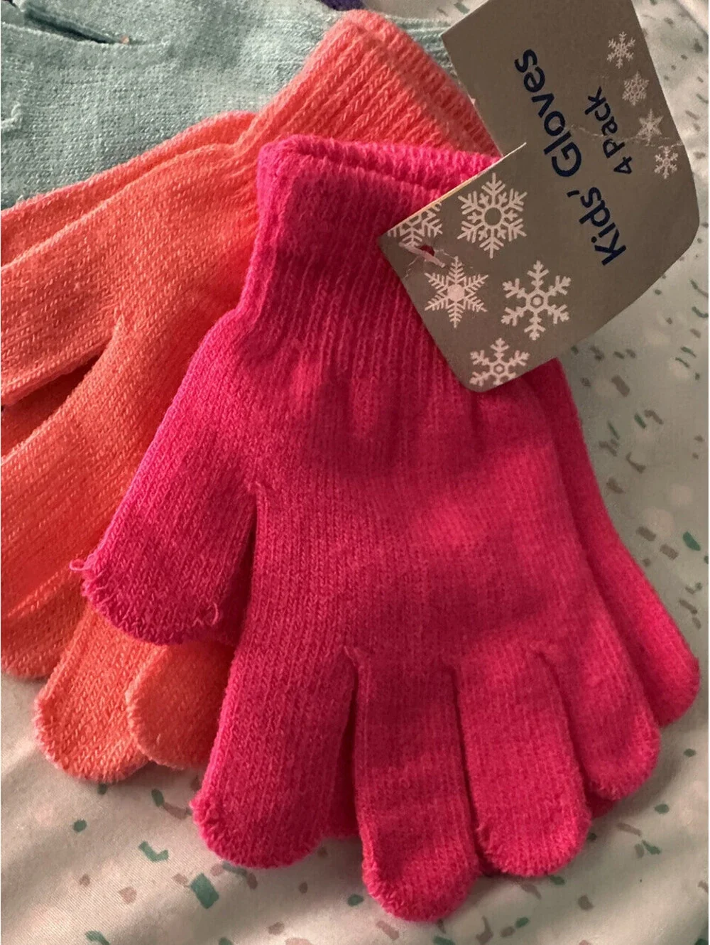 Kids 4 Pairs Winter Gloves 🧤 Bright Colors Warm Soft Cozy Winter Gloves